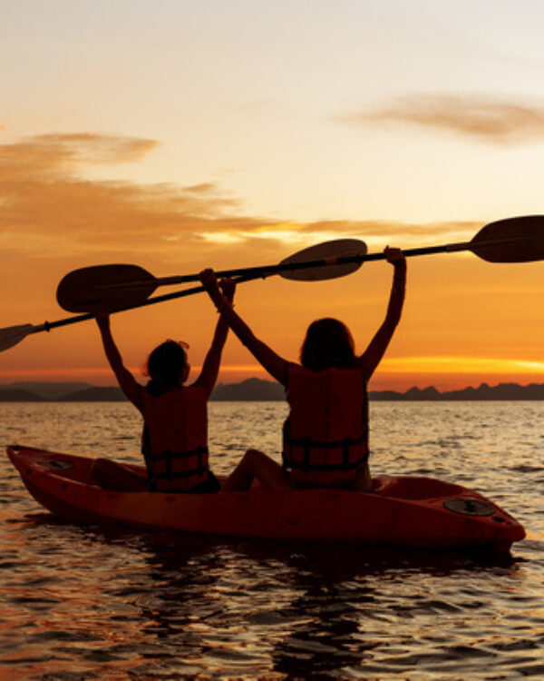 Canoë au coucher de soleil