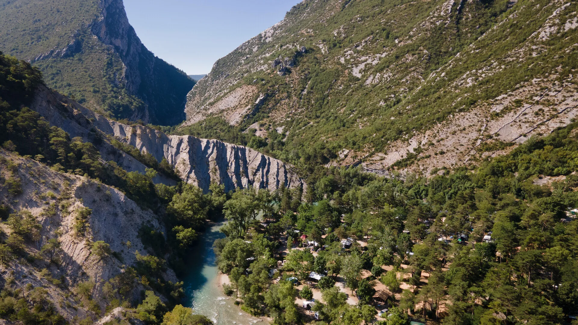 Campsite in the Verdon Gorges by the river - Huttopia