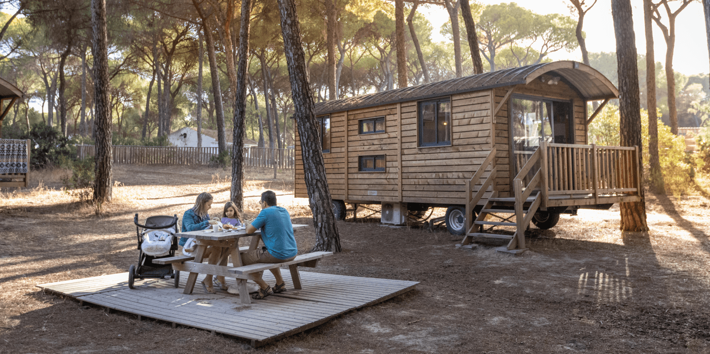 Roulotte dans le camping Huttopia Parque de Doñana en Espagne.