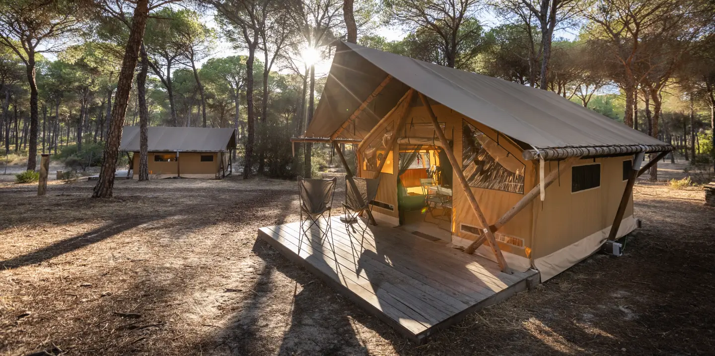 La tente trappeur dans le camping Huttopia Parque de Doñana en Espagne.