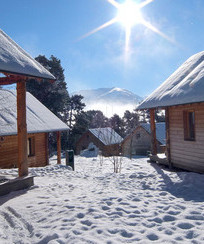 Vacances d'hiver au camping Huttopia à Font-Remeu.