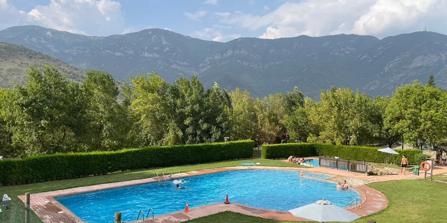 Les piscines du camping huttopia Barcelona Pirineos.