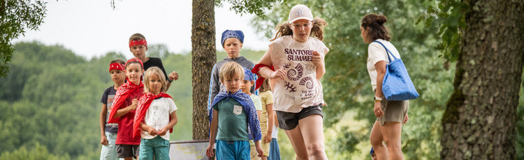 Camping Huttopia, programme petit trappeur, activités nature pour les enfants.